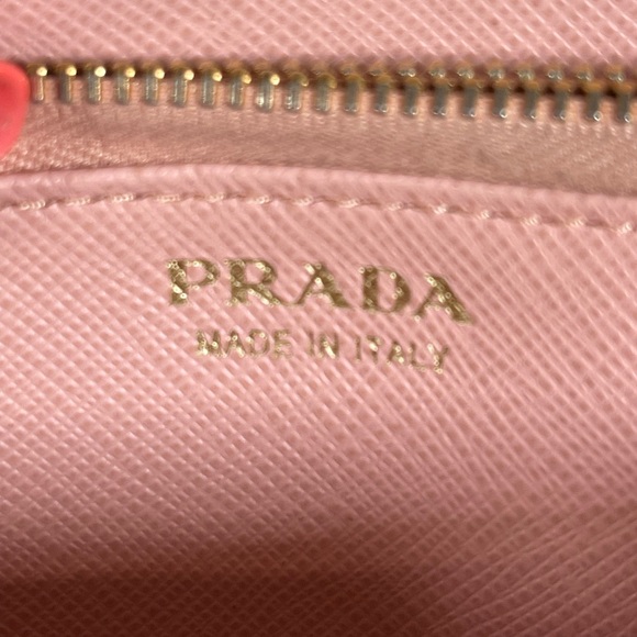💛 SOLD 💛 Prada Saffiano Bow Zip Wallet Pink - Picture 4 of 17